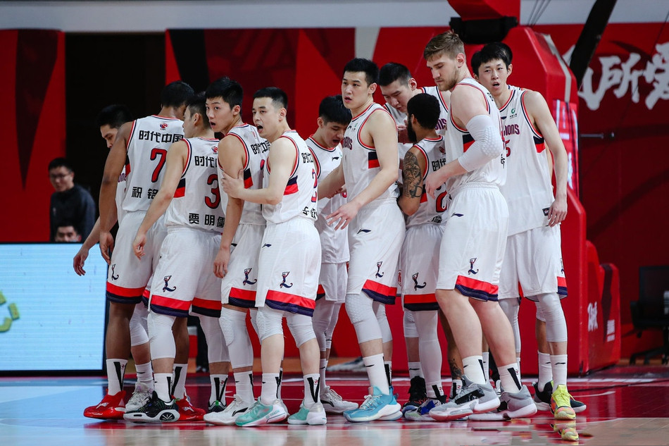 关于风云突变广州队冲刺阶段外线爆发；德甲版图或变；压力陡增；团队化学反应显著的信息