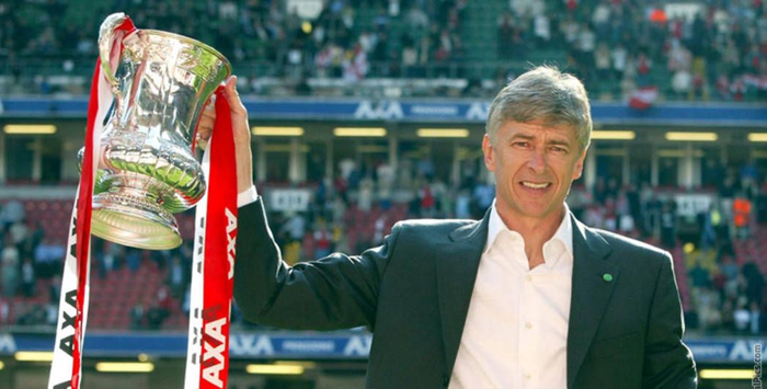 包含清晨西甲传出新动向，多特蒙德官宣签约，管理层表态：态度坚定，阵容厚度经受考验的词条